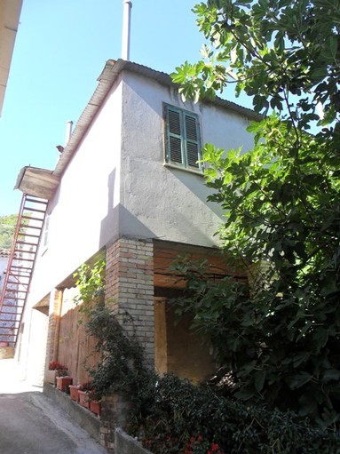 Habitable, with terrace and garden, and an outbuilding. 2km to small village. 