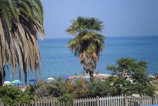 300 meters to beach, sea view, recently renovated, ground floor apartment with garage