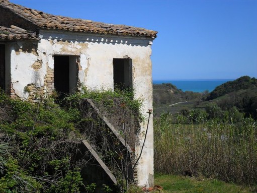 Ruin with sea view , 2km to beach, in quite borgo. 