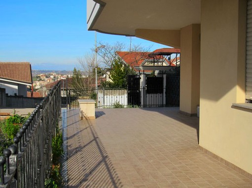 New 2 bed apartment with 30sqm terrace and garden in the town centre. 1