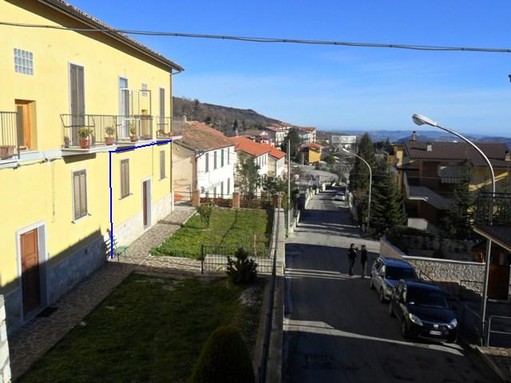 Apartment of 45sqm for sale in a quiet spot in a lively town, with open views of the valley and distant sea.
