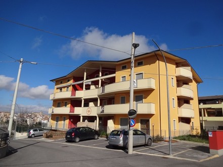 Brand new, two bed apartment 15 mins to beach 11