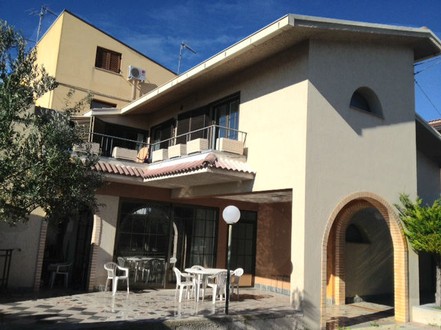 Five bed, finished with garden in town, with spacious ground floor and outside patio11