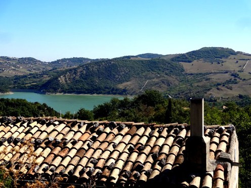 Detached cottage to renovate with lake view and 5000sqm of land. 1