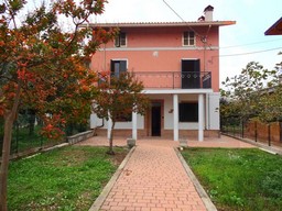 Villa in Lanciano, 4 bedrooms, 160sqm, olive grove.1