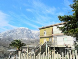 Panoramic location in a peaceful village with a bar and a couple of basic shops (1km from the house)1