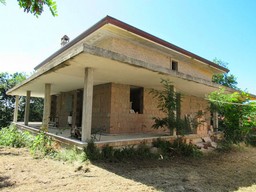 Detached villa to finish, overlooking a forest. 1