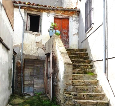 7km to beach, two bed terraced house to restructure1