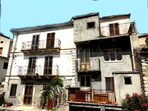 Lake view, habitable, 230sqm, three houses to renovate 300sqm of land 1