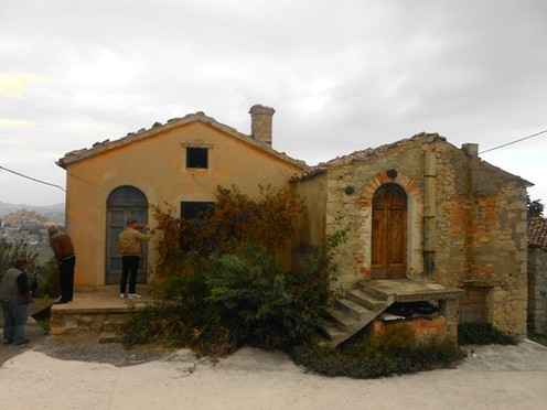Detached, stone, 100sqm town house, with fantastic views of Casoli.1