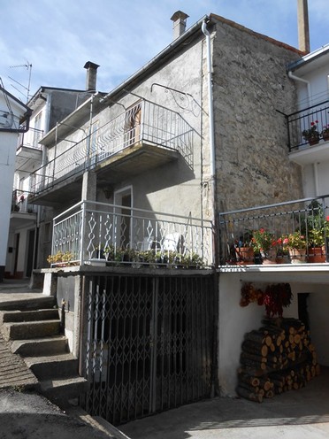 Nicely renovated town house, in a quiet but well serviced village.1