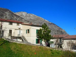 A mountain retreat in good condition. 1