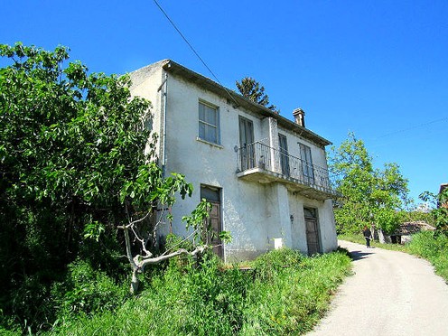 Detached, habitable, 4 bedroom house with a separate old, stone house, barn, garage and garden. 1