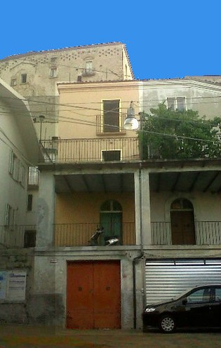 Montazzoli , in the town , active area. 45 minutes to the beach, 20 minutes to skiing, 15 minutes to lake.1